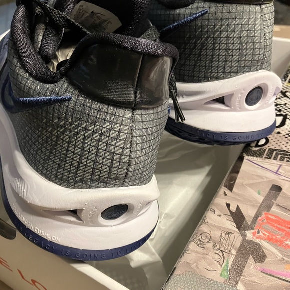 Nike Kyrie Low 4Tb Men’s Shoe - Picture 5 of 6